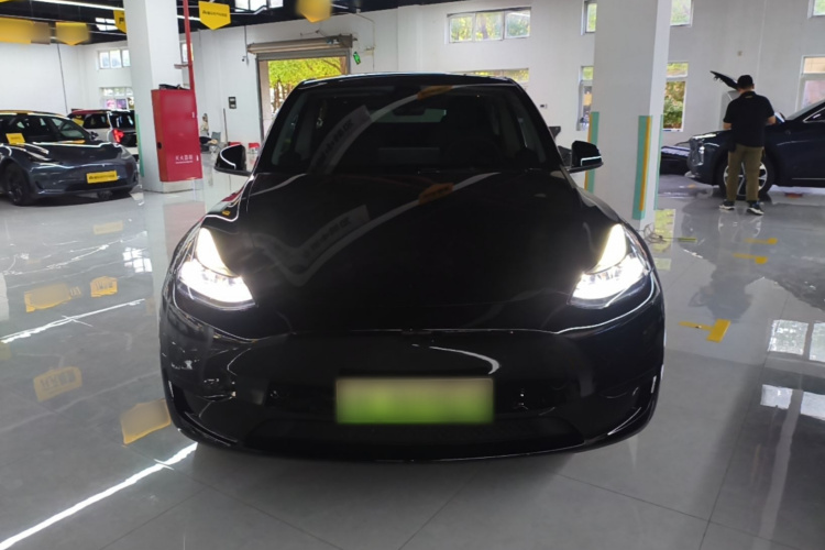 Tesla Model Y 2023 car image #3
