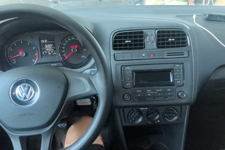 Volkswagen Polo 2016 #11 Volkswagen Polo 2016 car image #11