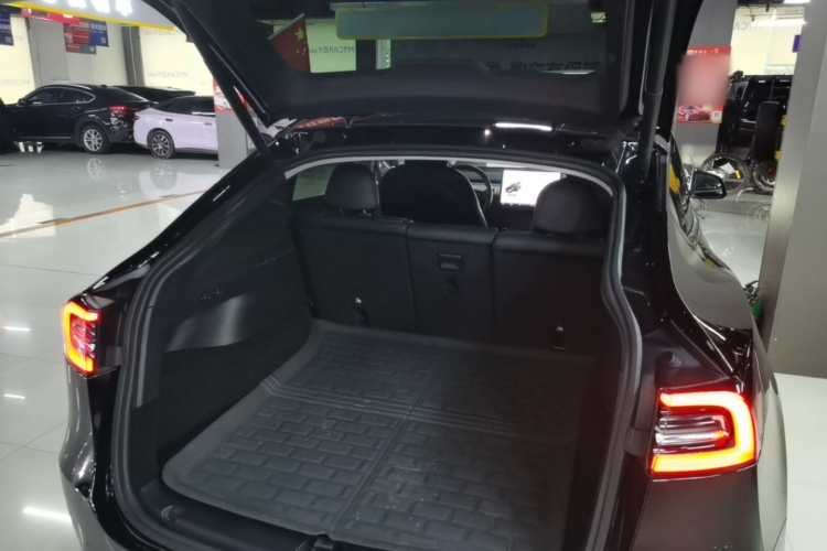 Tesla Model Y 2021 #19 Tesla Model Y 2021 car image #19