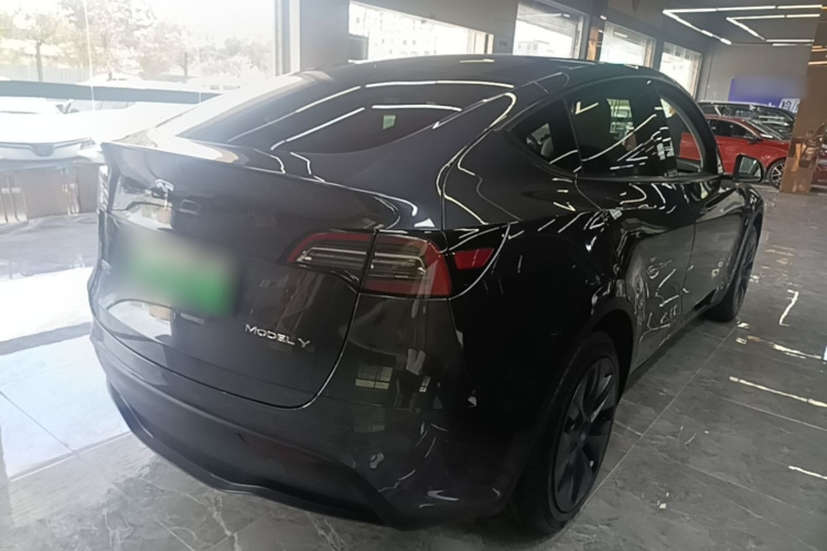 Tesla Model Y 2024 #7 Tesla Model Y 2024 car image #7
