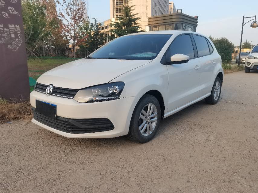 Volkswagen Polo 2015 Volkswagen Polo 2015 car image