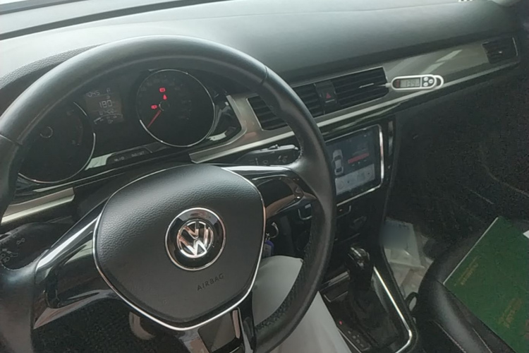 Volkswagen Bora 2016 car image #10