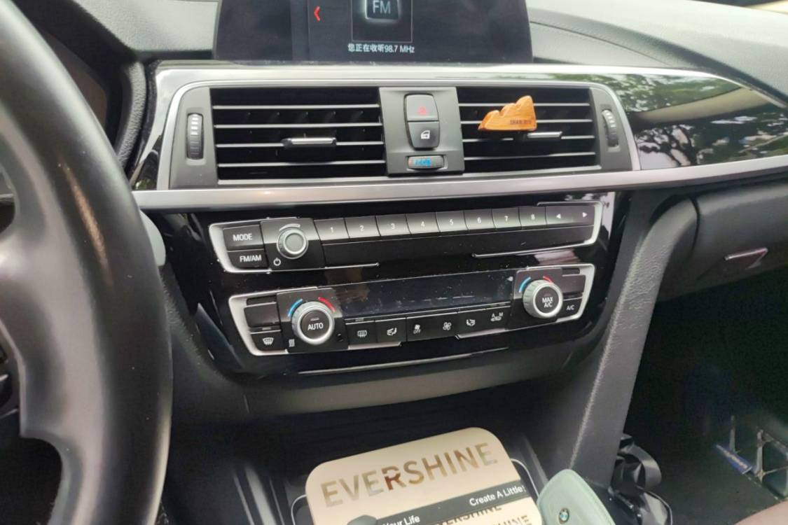 BMW 3 Series 2018 #26 BMW 3 Series 2018 car image #26