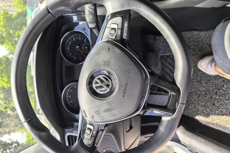 Volkswagen Golf 2019 car image #12