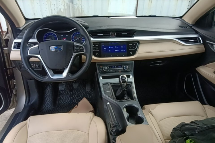 GEELY Emgrand 2019 car image #10