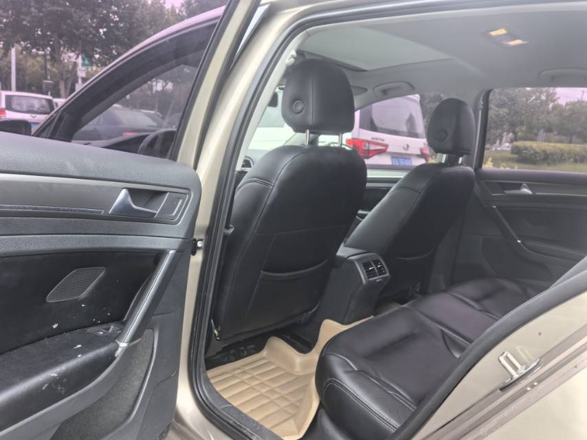 Volkswagen Golf 2017 car image #4