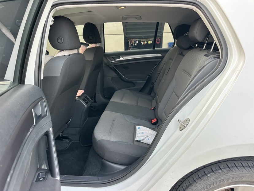 Volkswagen Golf 2017 car image #6