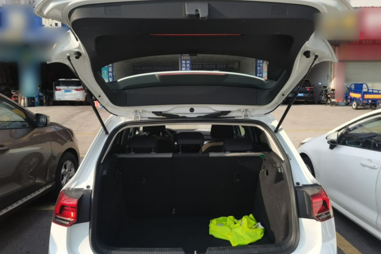 Volkswagen Golf 2023 immagine di auto #19