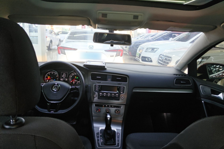 Volkswagen Golf 2015 car image #10