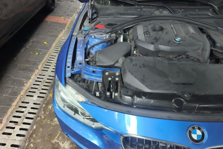 BMW 3 Series 2018 car image #22
