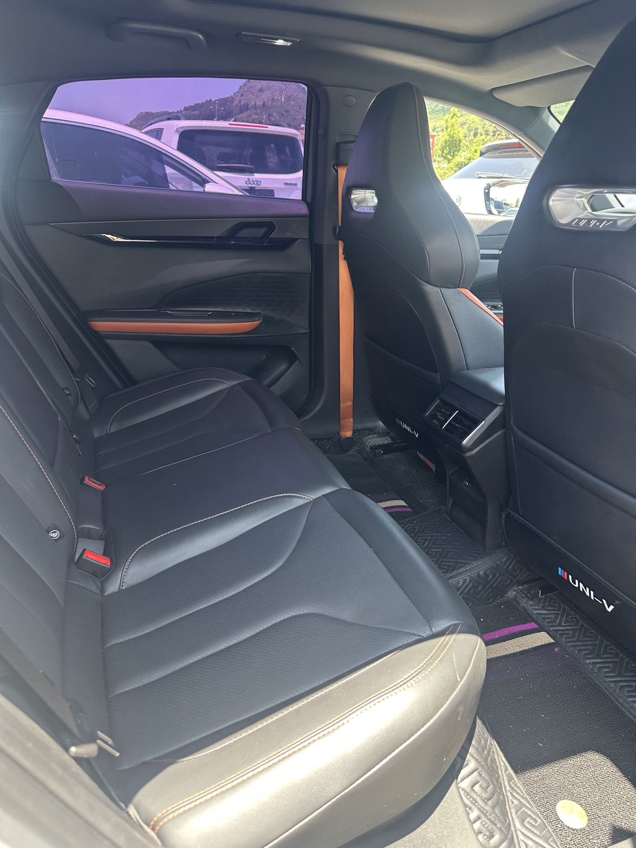 Changan UNI-V 2023 car image #6