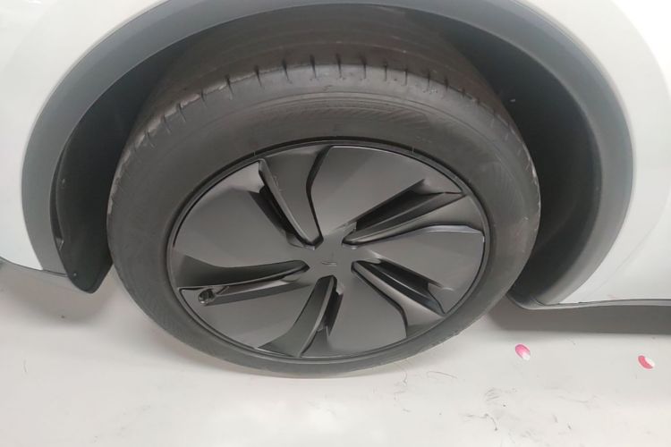 Tesla Model Y 2026 car image #9