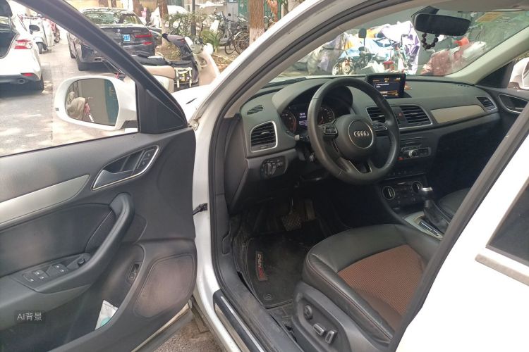 Audi Q3 2017 car image #18