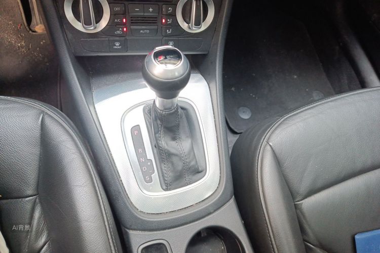 Audi Q3 2016 car image #16