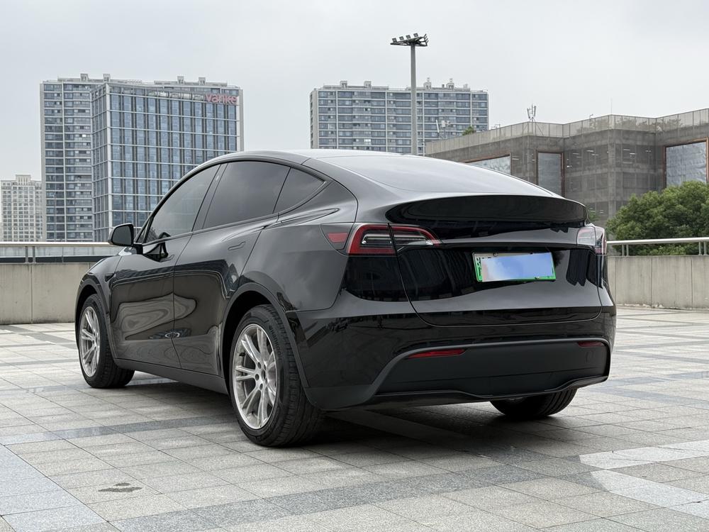 Tesla Model Y 2022 #5 Tesla Model Y 2022 car image #5