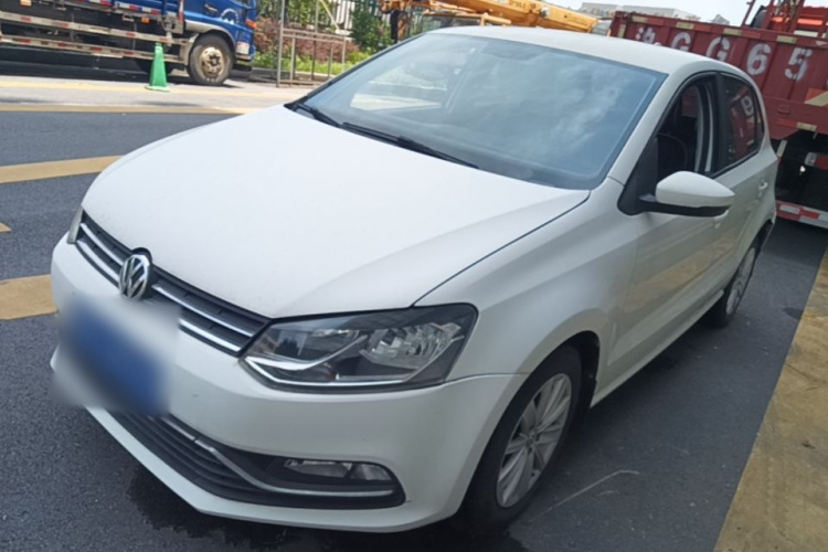 Volkswagen Polo 2015 car image #2
