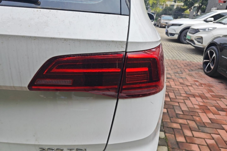 Volkswagen Tharu 2021 car image #8