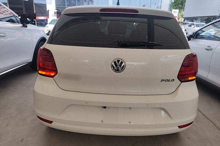 Volkswagen Polo 2015 car image #6