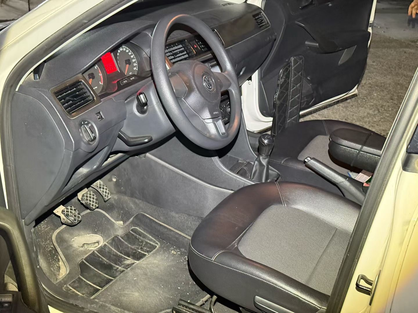 Volkswagen Santana 2014 car image #4