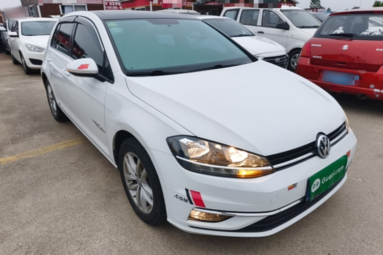 Volkswagen Golf 2018 car image #4