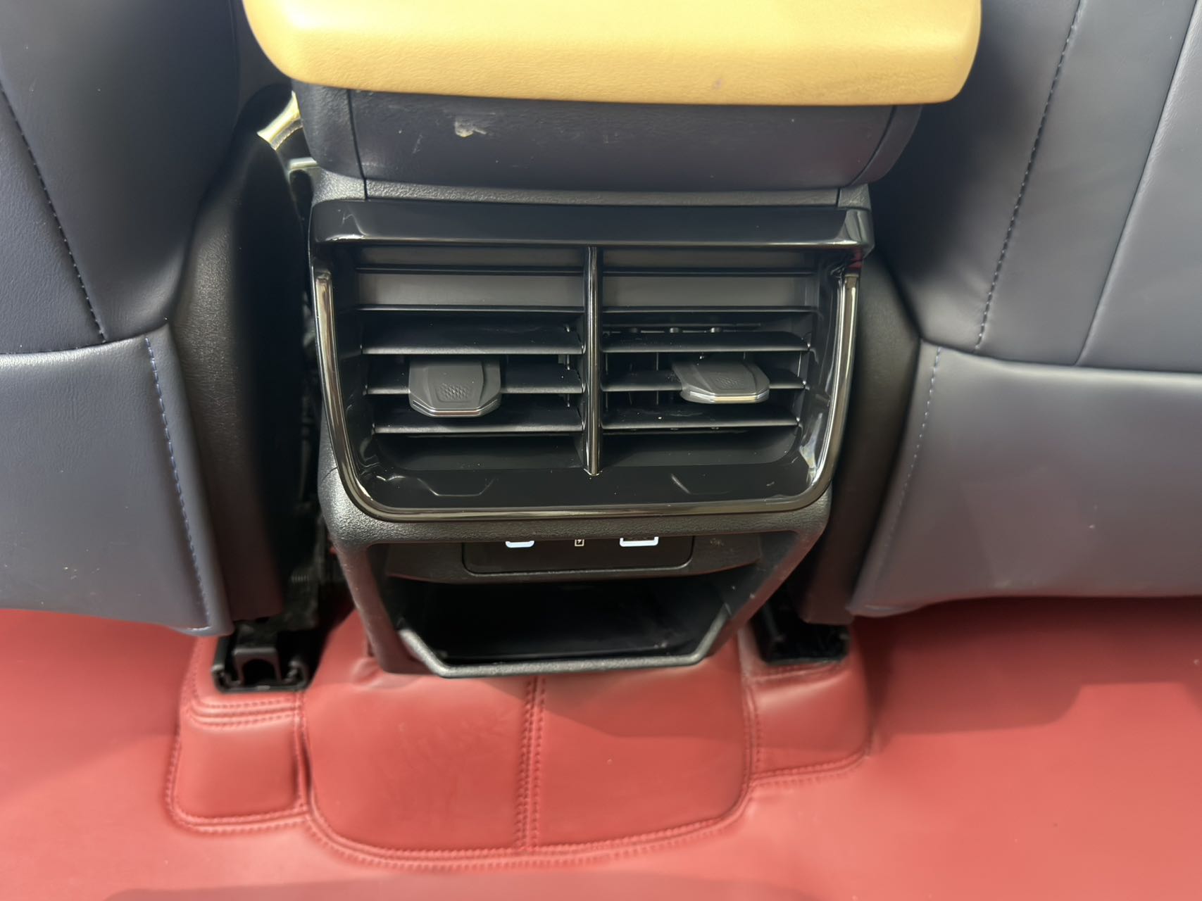 GEELY Boyue L 2023 car image #14