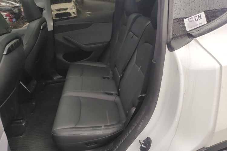 Tesla Model Y 2025 #17 Tesla Model Y 2025 car image #17