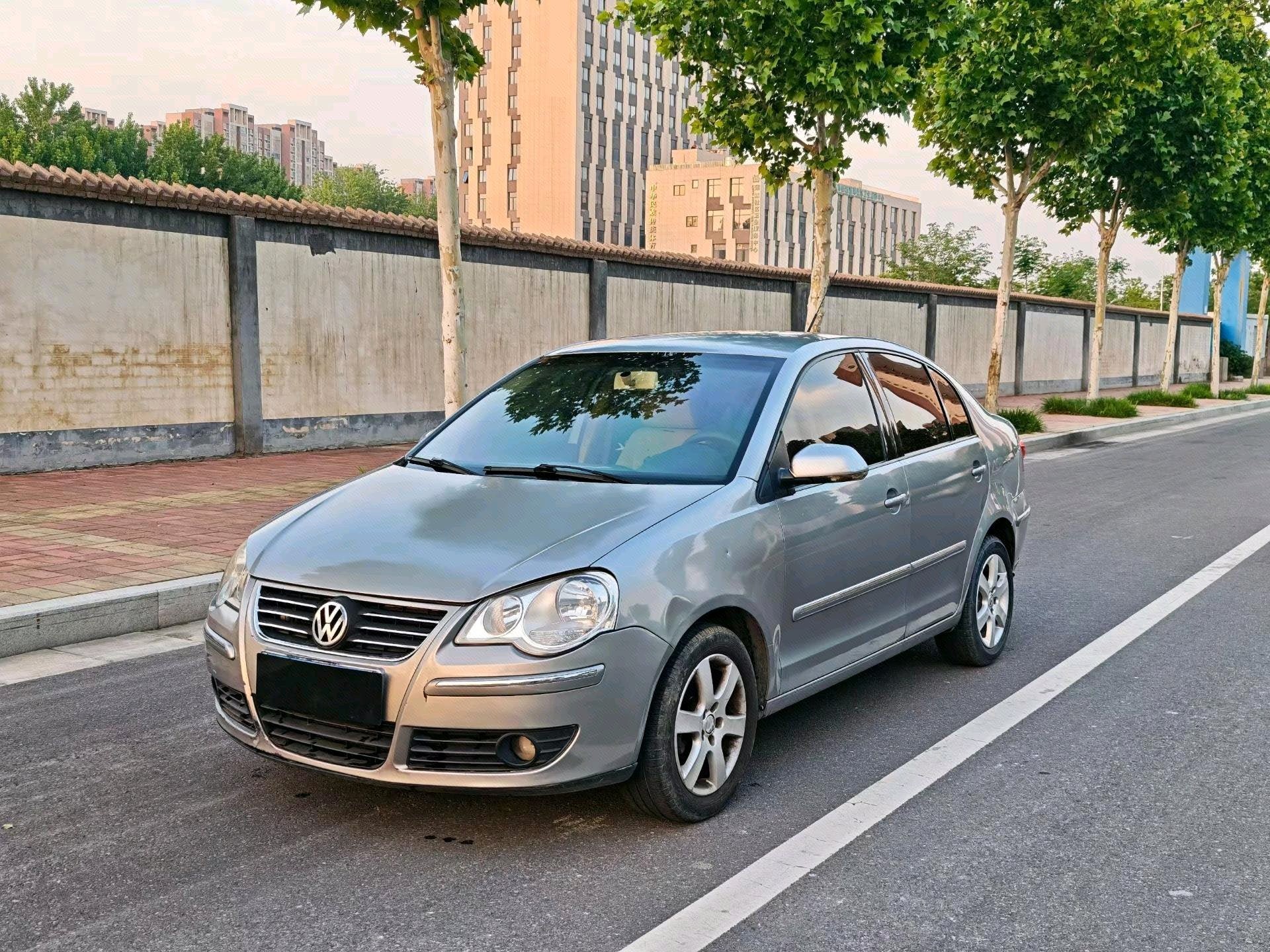 Volkswagen Polo 2010 car image 
