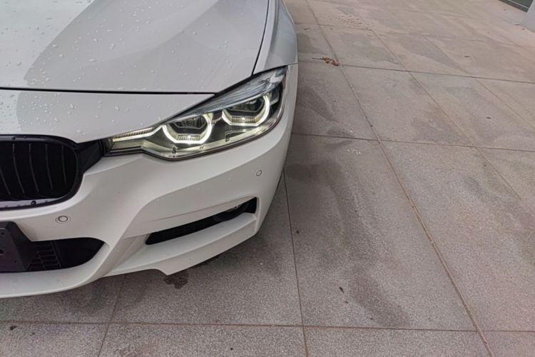 BMW 3 Series 2018 immagine di auto #23