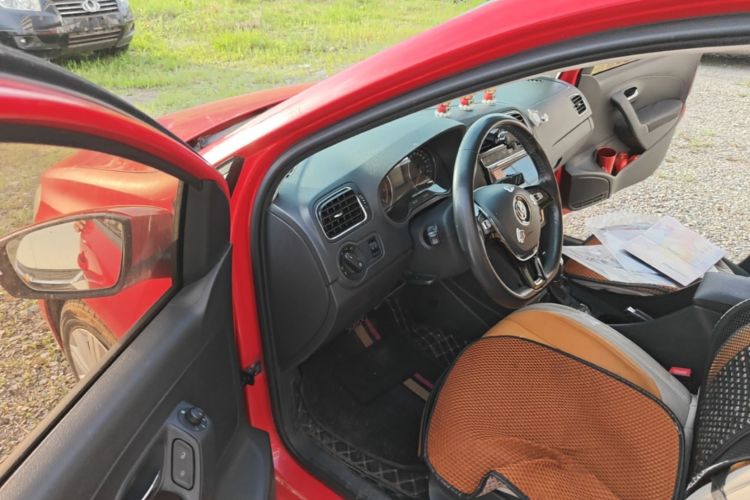 Volkswagen Polo 2018 car image #16