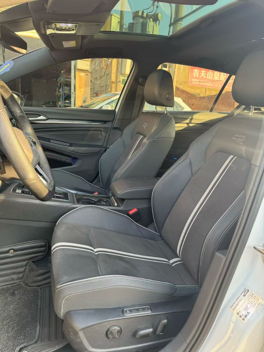 Volkswagen Golf 2022 car image #7