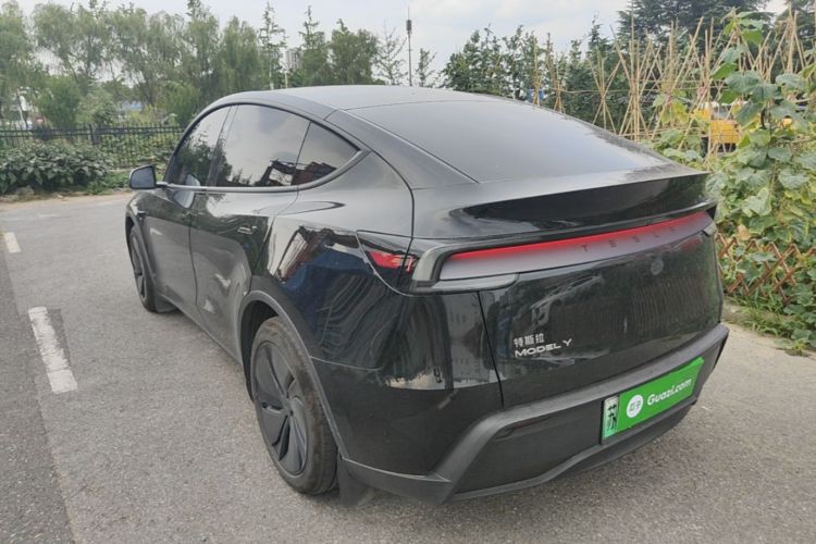 Tesla Model Y 2025 #7 Tesla Model Y 2025 car image #7