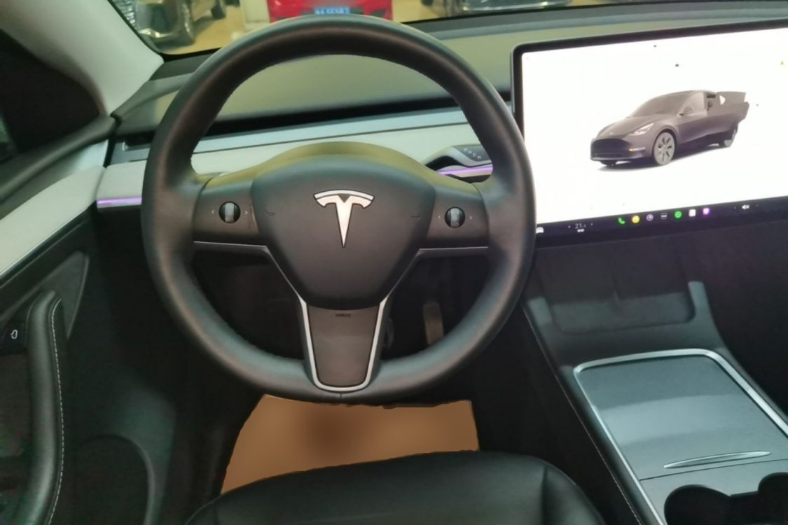 Tesla Model Y 2024 #11 Tesla Model Y 2024 car image #11