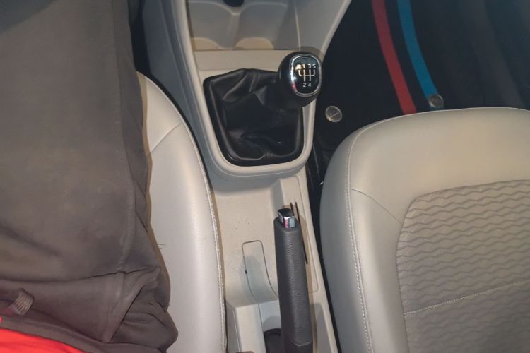 Skoda Rapid 2017 image de voiture #14