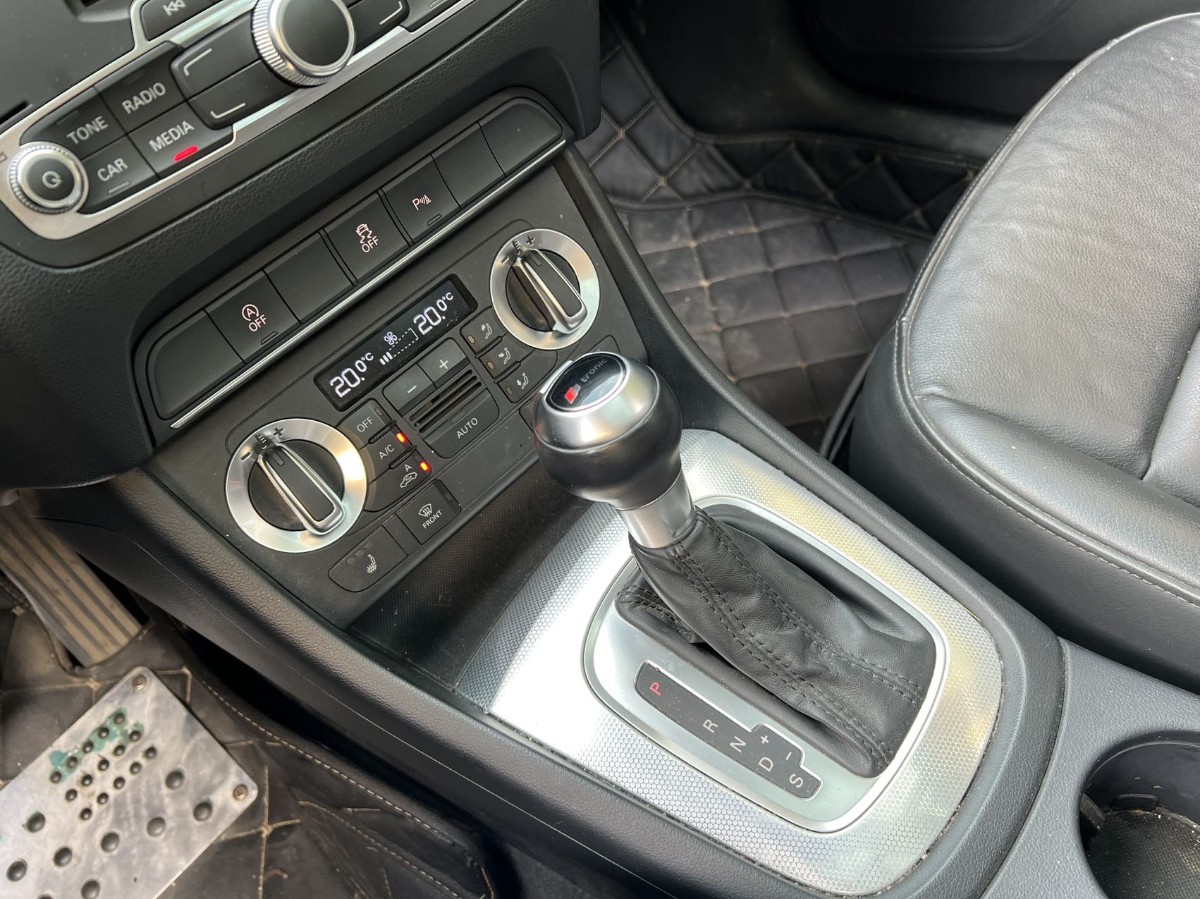 Audi Q3 2015 car image #10