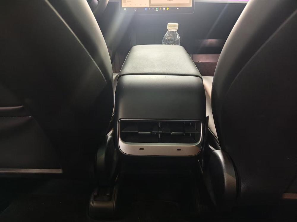 Tesla Model Y 2024 #13 Tesla Model Y 2024 car image #13