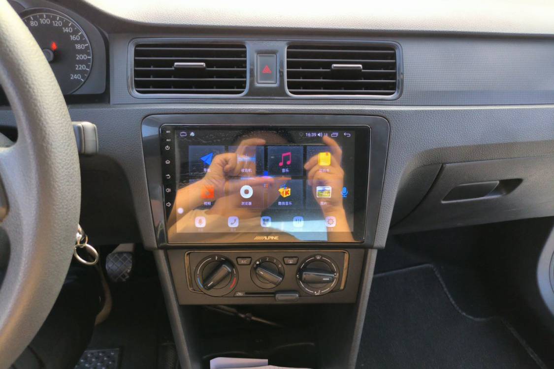 Volkswagen Santana 2015 car image #28