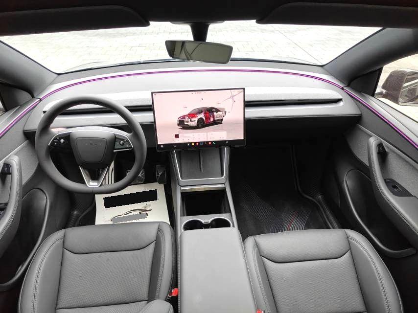 Tesla Model Y 2026 #7 Tesla Model Y 2026 car image #7