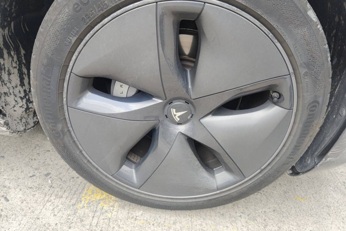 Tesla Model 3 2020 car image #9