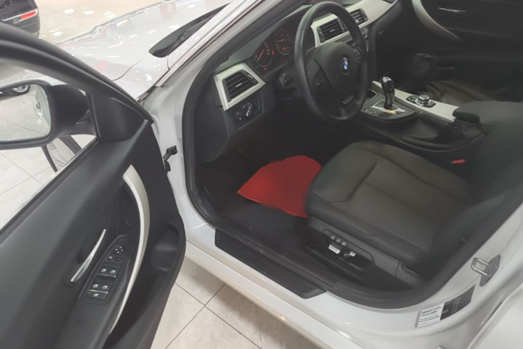 BMW 3 Series 2017 #16 BMW 3 Series 2017 изображение автомобиля #16