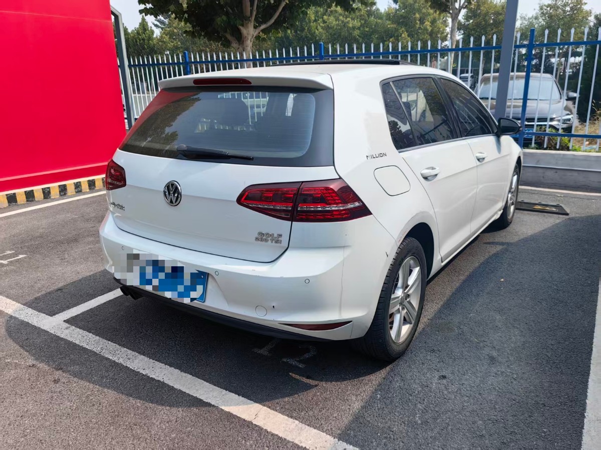 Volkswagen Golf 2017 car image #2