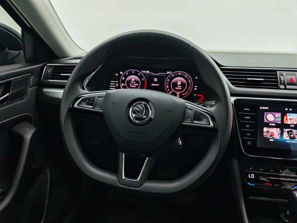 Skoda Superb 2024 imagem de carro #16