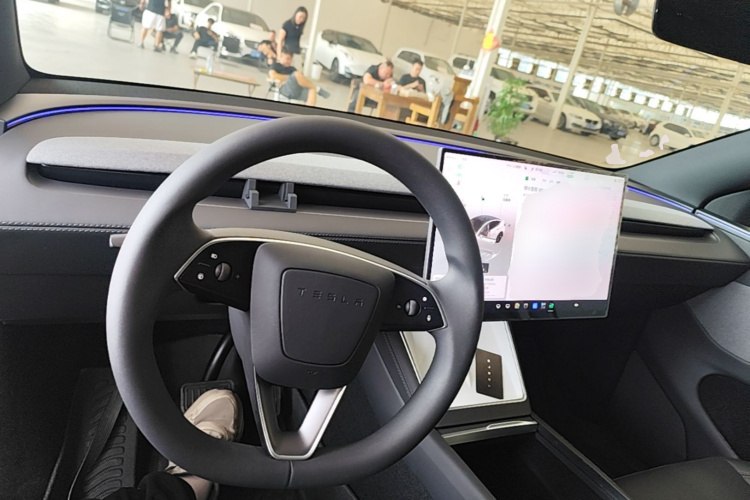 Tesla Model Y 2026 #10 Tesla Model Y 2026 car image #10