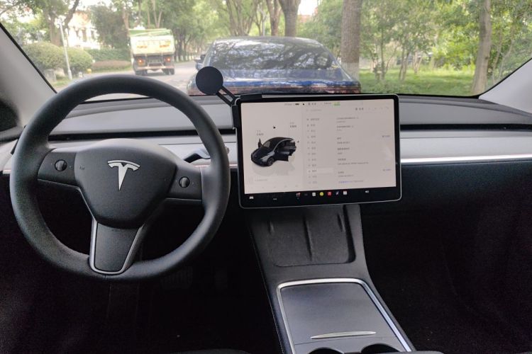 Tesla Model Y 2024 #7 Tesla Model Y 2024 immagine di auto #7