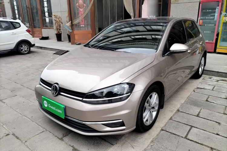 Volkswagen Golf 2020 car image #2