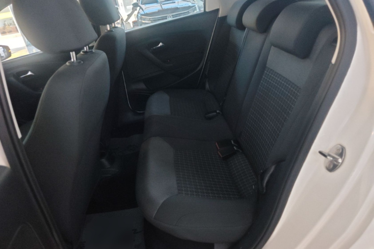 Volkswagen Polo 2017 car image #17