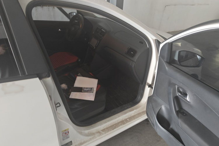 Volkswagen Polo 2014 car image #27
