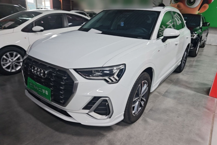 Audi Q3 2021 car image #2