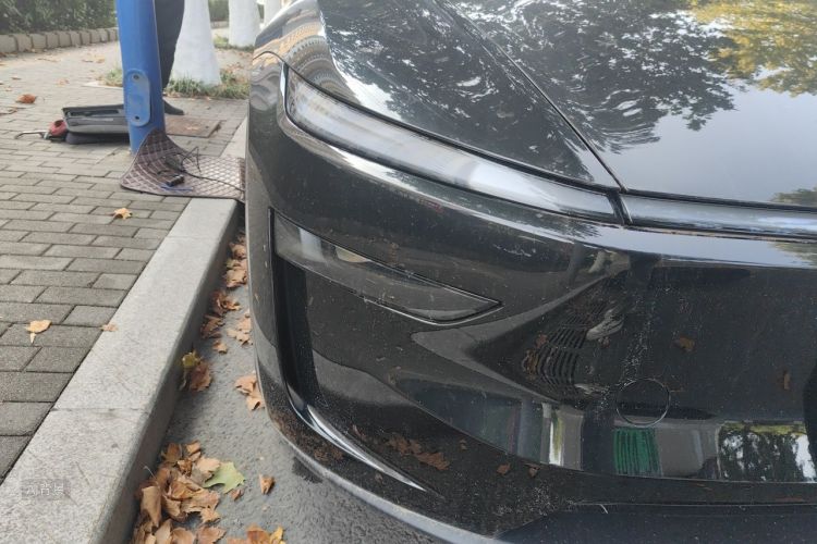 Tesla Model Y 2025 #8 Tesla Model Y 2025 صورة سيارة #8