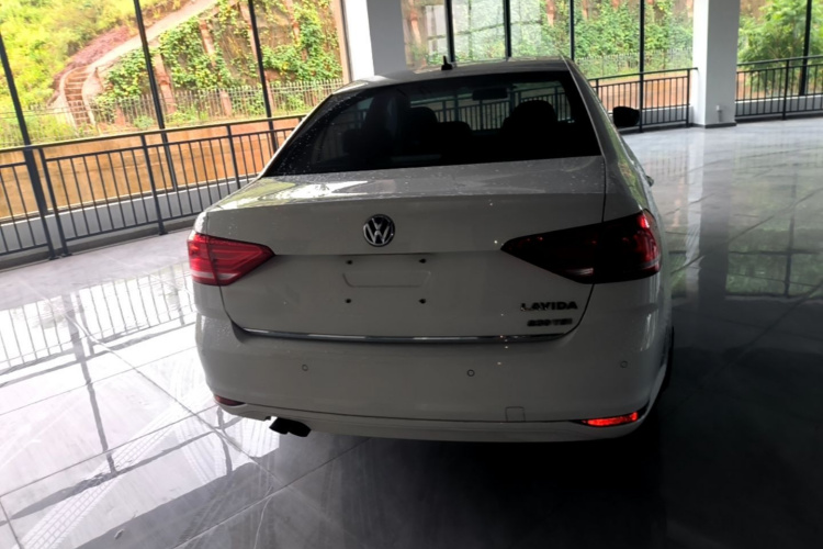 Volkswagen Lavida 2017 car image #6