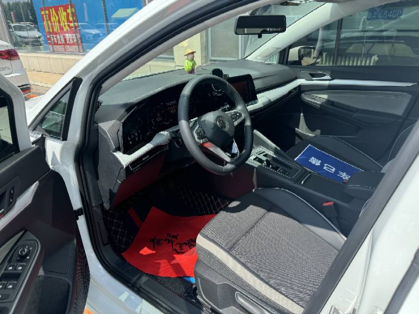Volkswagen Golf 2022 car image #7
